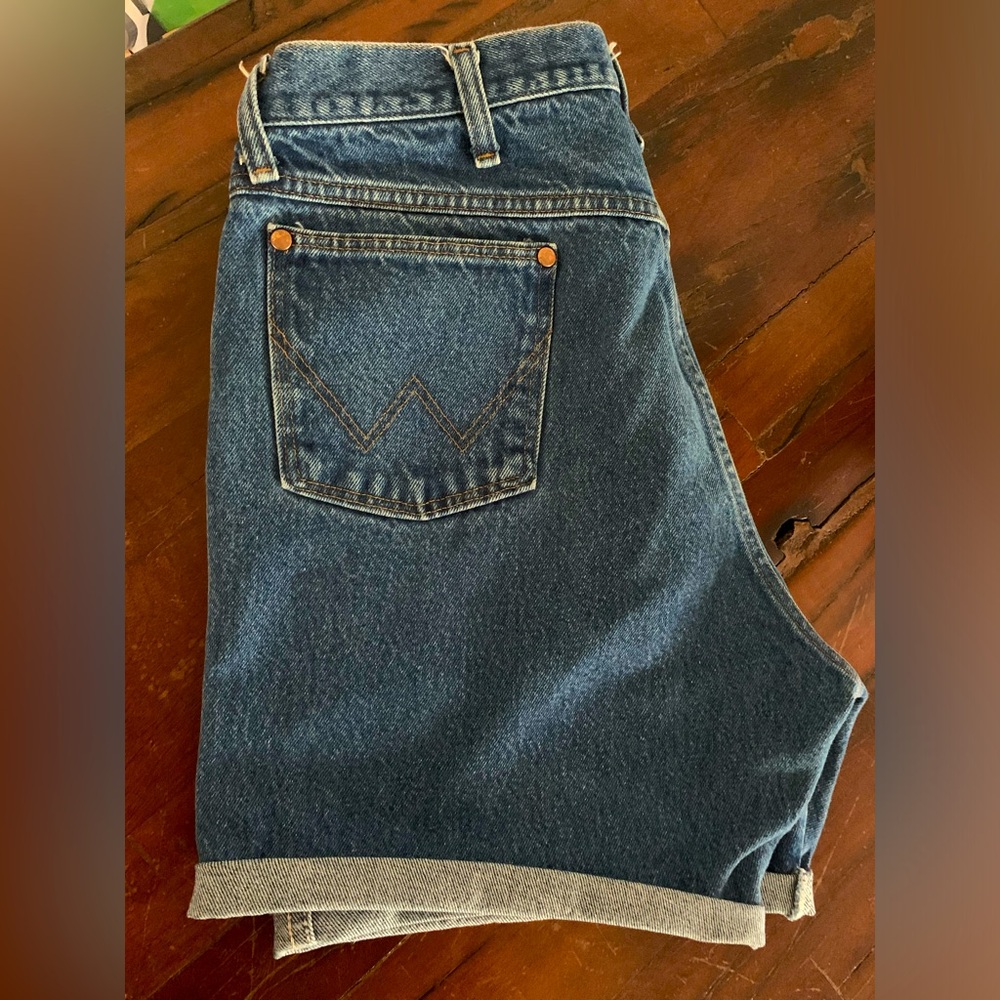 Wrangler Tailored Shorts - Picture 2 of 7